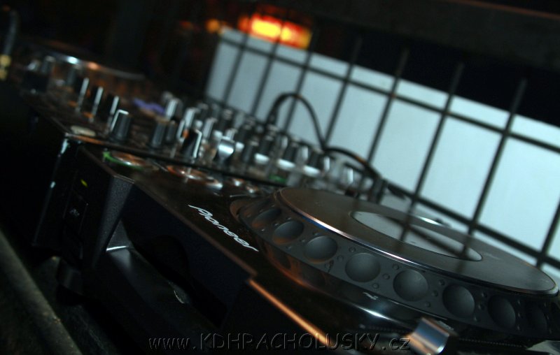 DJane_Elite_2K10_Skumi_030.JPG