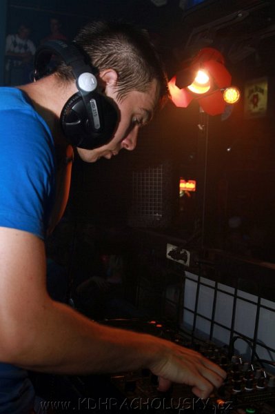 DJane_Elite_2K10_Skumi_031.JPG